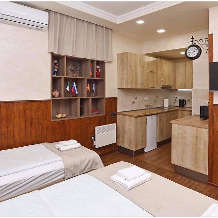 Family Mini-Hotel Martirosyan'S And Tours Єреван Екстер'єр фото
