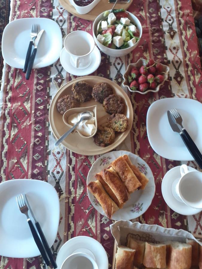 Family Mini-Hotel Martirosyan'S And Tours Єреван Екстер'єр фото