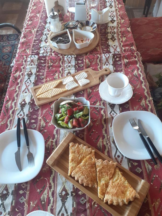 Family Mini-Hotel Martirosyan'S And Tours Єреван Екстер'єр фото