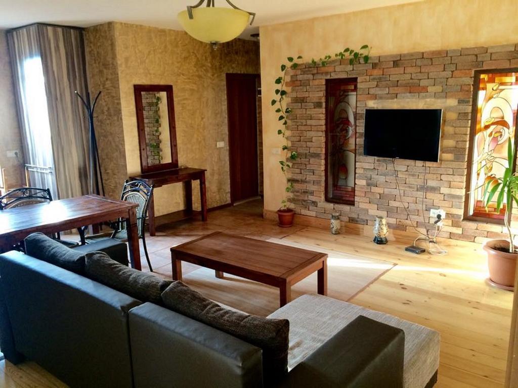 Family Mini-Hotel Martirosyan'S And Tours Єреван Номер фото