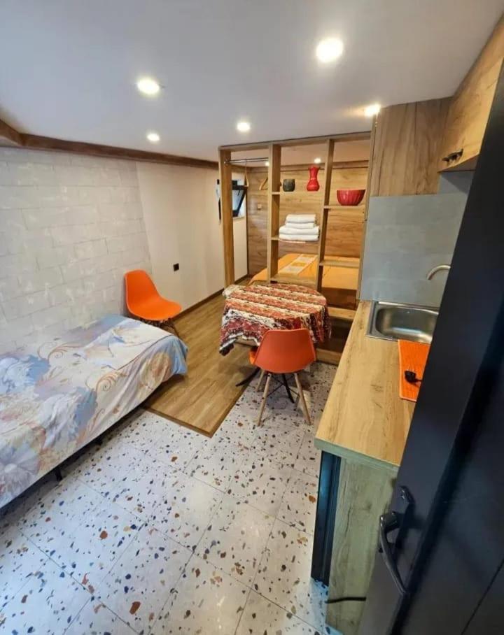 Family Mini-Hotel Martirosyan'S And Tours Єреван Екстер'єр фото