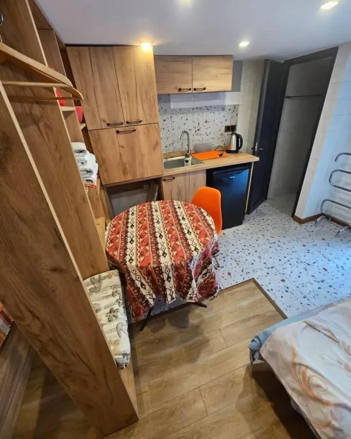 Family Mini-Hotel Martirosyan'S And Tours Єреван Екстер'єр фото