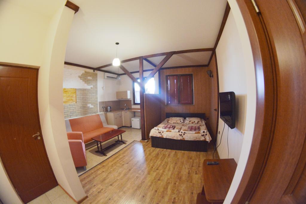 Family Mini-Hotel Martirosyan'S And Tours Єреван Номер фото