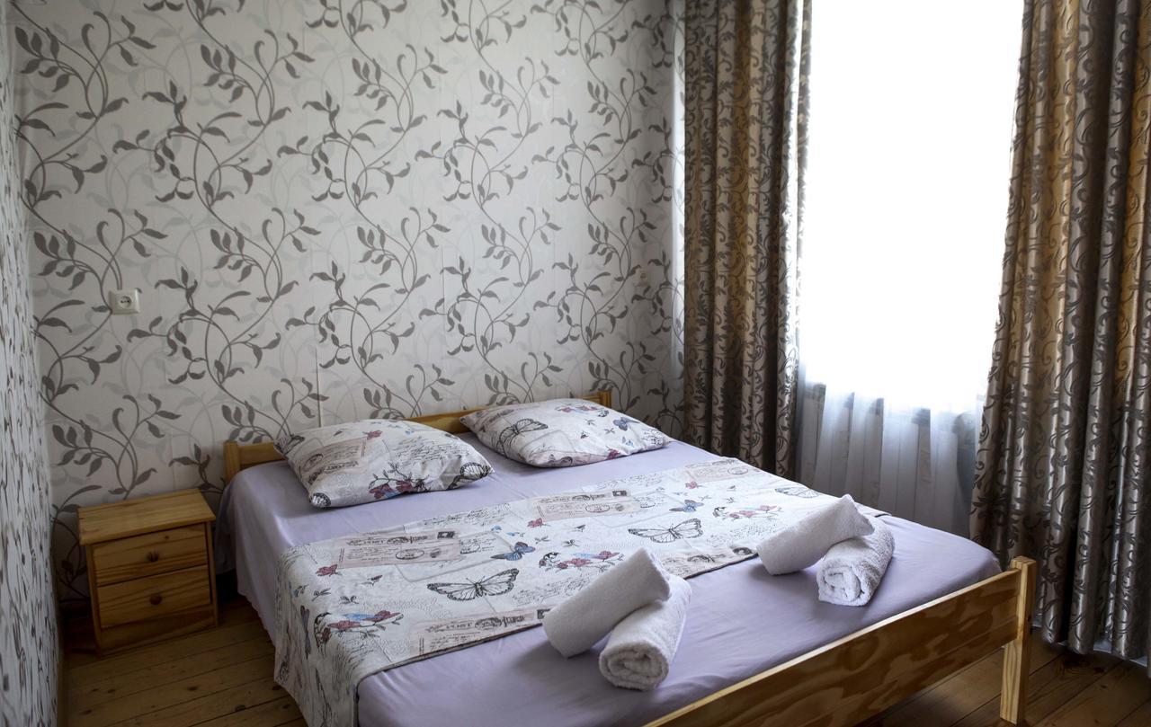 Family Mini-Hotel Martirosyan'S And Tours Єреван Екстер'єр фото