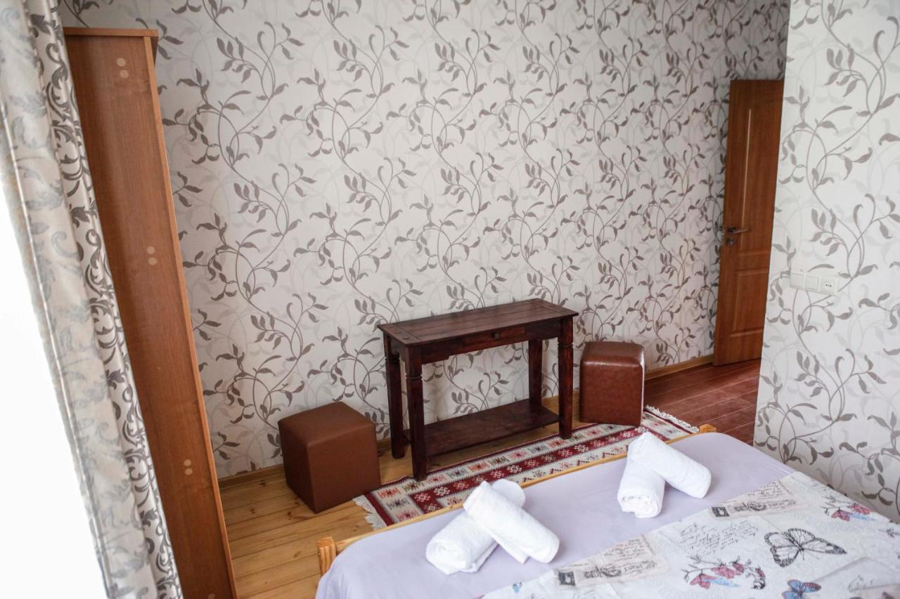 Family Mini-Hotel Martirosyan'S And Tours Єреван Екстер'єр фото