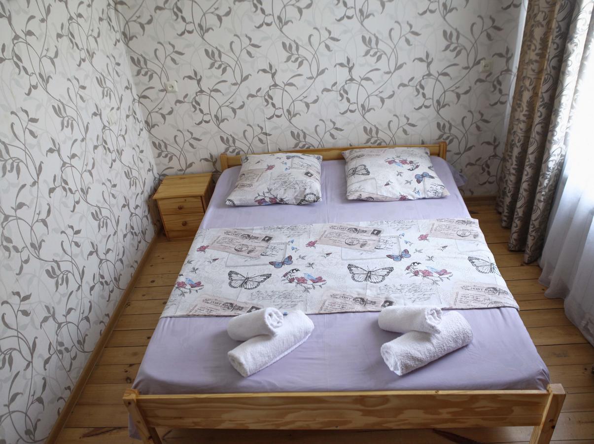 Family Mini-Hotel Martirosyan'S And Tours Єреван Екстер'єр фото