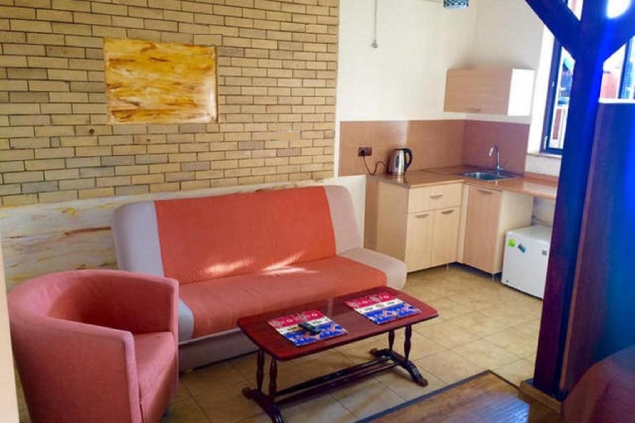 Family Mini-Hotel Martirosyan'S And Tours Єреван Номер фото